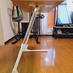 ベッド用折り畳みテーブルの画像