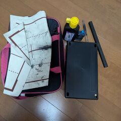 小学校で使用されるさまざまなバッグの画像