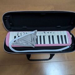 小学校で使用されるさまざまなバッグの画像