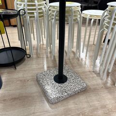 ジモティー割引🏷️【ジャングルジャングル岸和田和泉インター店】丸テーブル ブラック 和泉市 堺市 岸和田市 泉大津市 高石市 泉北郡熊取町の画像
