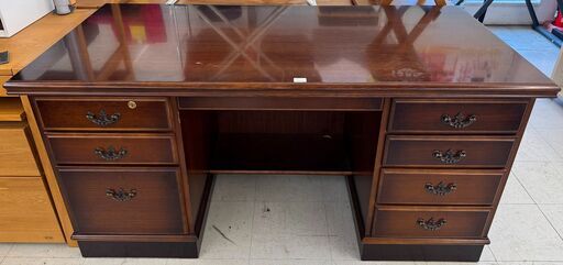 ✨️ジモティー割引✨️【ジャングルジャングル堺初芝店】　カリモク　デスク　ブラウン　木製　幅(W)1520mm × 奥行(D)760mm × 高さ(H)740mm　堺市（東区　西区　北区　南区　堺区　美原区）高石市　泉大津市　忠岡町　和泉市　松原市　大阪狭山市