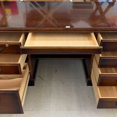 ✨️ジモティー割引✨️【ジャングルジャングル堺初芝店】　カリモク　デスク　ブラウン　木製　幅(W)1520mm × 奥行(D)760mm × 高さ(H)740mm　堺市（東区　西区　北区　南区　堺区　美原区）高石市　泉大津市　忠岡町　和泉市　松原市　大阪狭山市の画像
