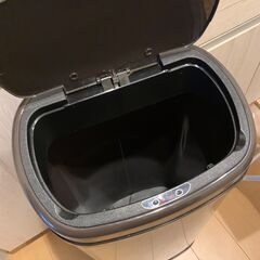 自動開閉式ゴミ箱の画像