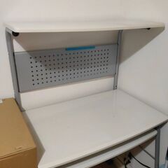パソコンテーブルの画像