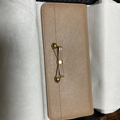 プラダ　財布　の画像