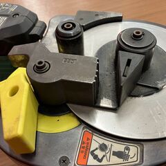 【中古】【動作OK】【店頭引取限定】鉄筋カットベンダー　ＨＩＫＯＫＩ　ＶＢ３６１６ＤＡ　本体のみの画像