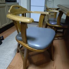 無料　ダイニングテーブル（椅子4脚付き）の画像
