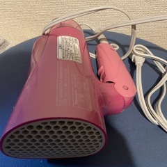 ドライヤー ピンクと白の画像