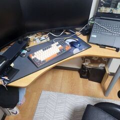 ゲーミングチェア&コーナーテーブルセットの画像