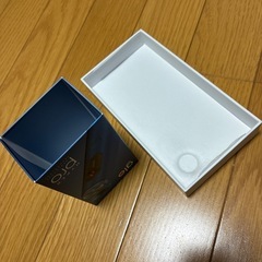 iPhone16eの空き箱と、gloハイパープロの空き箱の画像