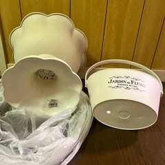 白プランター2個の画像