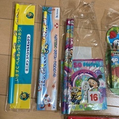 ミニオンコップ 鉛筆 色鉛筆 などの画像