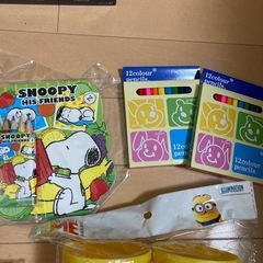 ミニオンコップ 鉛筆 色鉛筆 などの画像