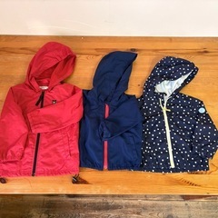 子ども服　アウターやスリーパーのセットの画像