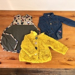 子ども服　アウターやスリーパーのセットの画像