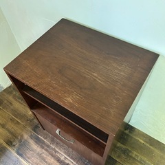 木製アンティークの棚（元々はレコードの棚）の画像