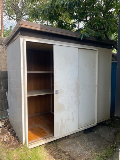 イナバ物置　断熱構造物置　防音付き