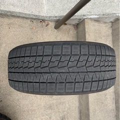 ヨコハマタイヤ　215/50R17 910/G70 スタッドレスの画像