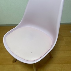 チェア ピンク 穴あきあり 300円の画像