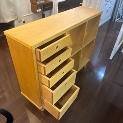 木製引き出し付きオープンラックの画像