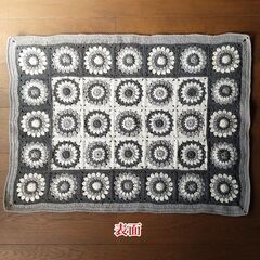 手編み　モノトーンのブランケットの画像