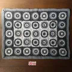 手編み　モノトーンのブランケットの画像