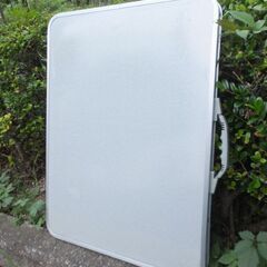 アウトドア用テーブルの画像