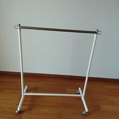 ハンガーラックの画像