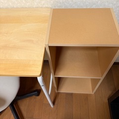 決まりました机　棚　椅子の画像
