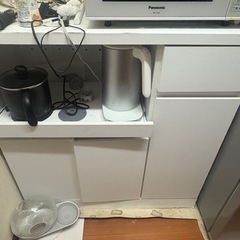 キッチン　収納　レンジ台　食器棚の画像