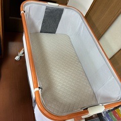 添い寝もできるベビーベッドの画像