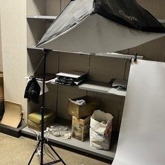 無料で差し上げます。撮影用具　ヤフオクやメルカリ等の撮影に　撮影台　ライト2台　まとめて引き取り希望の画像