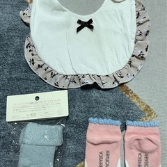 新品含む　うさぎ　ポンチョ　スタイ　靴下　セットの画像