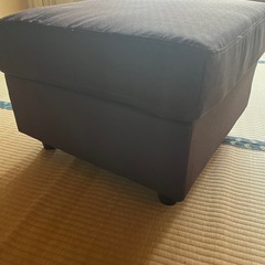カウチソファーオットマンの画像