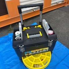 工具箱と工具など一式の画像