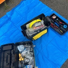 工具箱と工具など一式の画像
