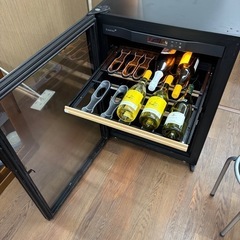ユーロカーブの大型ワインセラーの画像