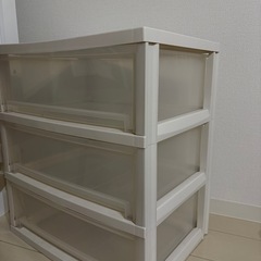 プラスチックチェスト　衣装ケースの画像
