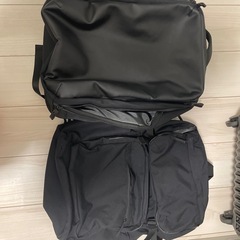 リュック2点キャリーケース1点の画像