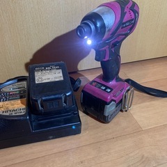 14.4V インパクトドライバーHitachi WH14DBAL2 バッテリー2個　充電器付きの画像