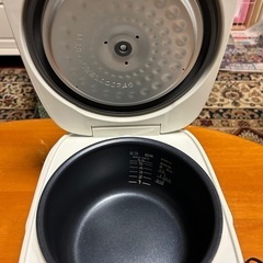 炊飯器　タイガー炊きたて5.5合炊き　美品の画像