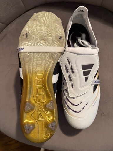 新品 サッカースパイク 24.5 お買い得