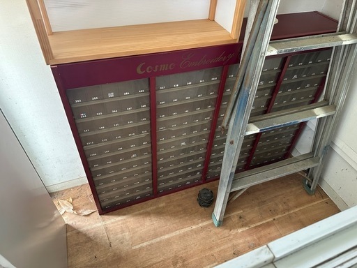 【売約済み】 cosmo手芸糸の販売ケースです。