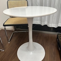 ダイニングテーブルの画像