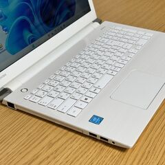 【美品】東芝 dynabook✨白 SSD256GB Office付DVD付の画像