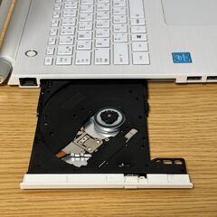 【美品】東芝 dynabook✨白 SSD256GB Office付DVD付の画像
