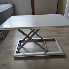 昇降式テーブル / Adjustable Height Tableの画像