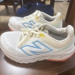 ニューバランス　ランニングシューズ　24.0cmの画像