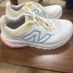ニューバランス　ランニングシューズ　24.0cmの画像