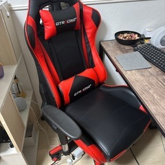 ゲーミングチェア、PCデスク、PC周りの画像